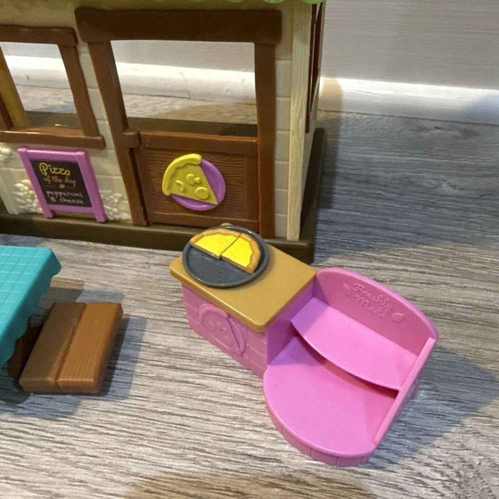 Li'L Woodzeez Post N Pizza Shop Dollhouse Playset